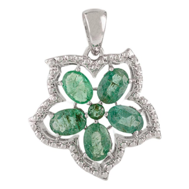 Contemporary 925 Silver Daisy Flower Pendant With Emerald & Diamond - Birthday Gift by Carat&her For Sale