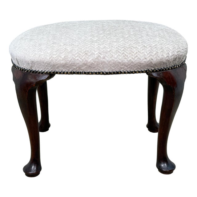 Early 18th Century George I Oval Walnut Stool, 1720 For Sale - Image 11 of 12