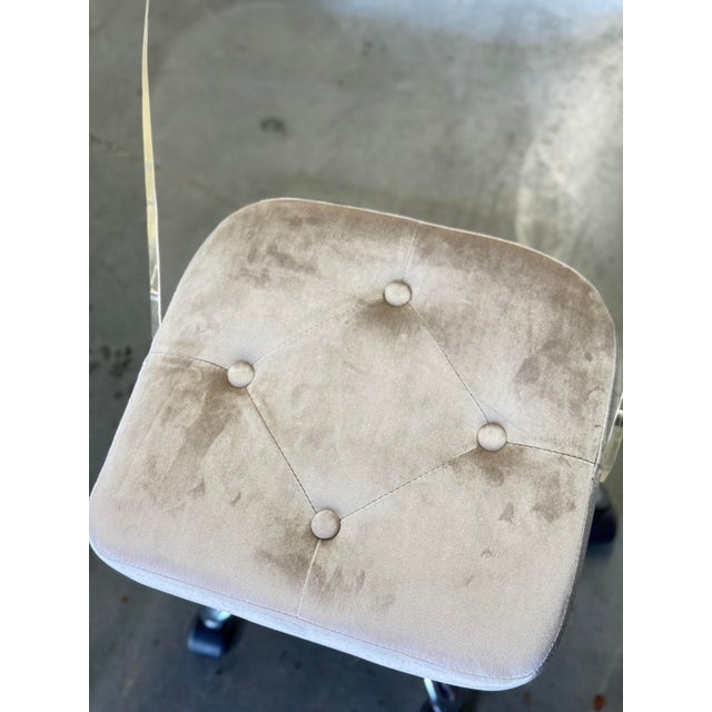 1980s Postmodern Lucite Waterfall Vanity Desk With Glass Top Insert For Sale In Philadelphia - Image 6 of 12