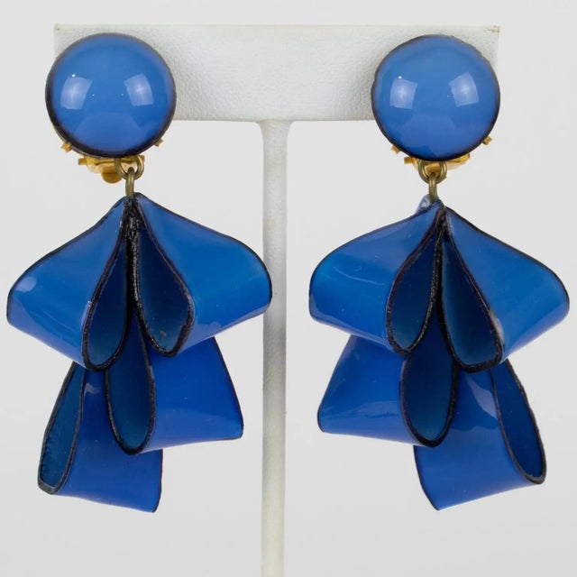 Contemporary Cilea Paris Dangle Resin Clip Earrings Cobalt Blue Ribbons For Sale - Image 3 of 9