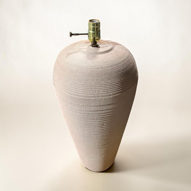 1970s Gregory Van Pelt Style Corrugated Cardboard Sculptural Table Lamp For Sale In West Palm - Image 6 of 12