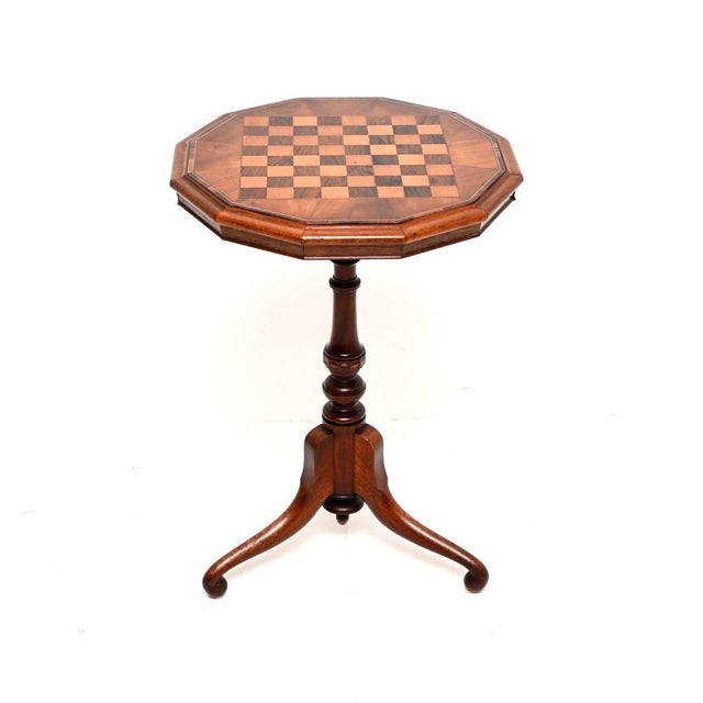 A superb antique Victorian inlaid walnut chess table. This was made in England, it dates from around the 1860-1880’s...