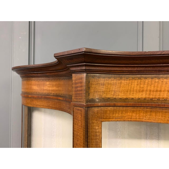 Inlaid Mahogany Display Cabinet from Maple & Co., 1900 For Sale - Image 13 of 15