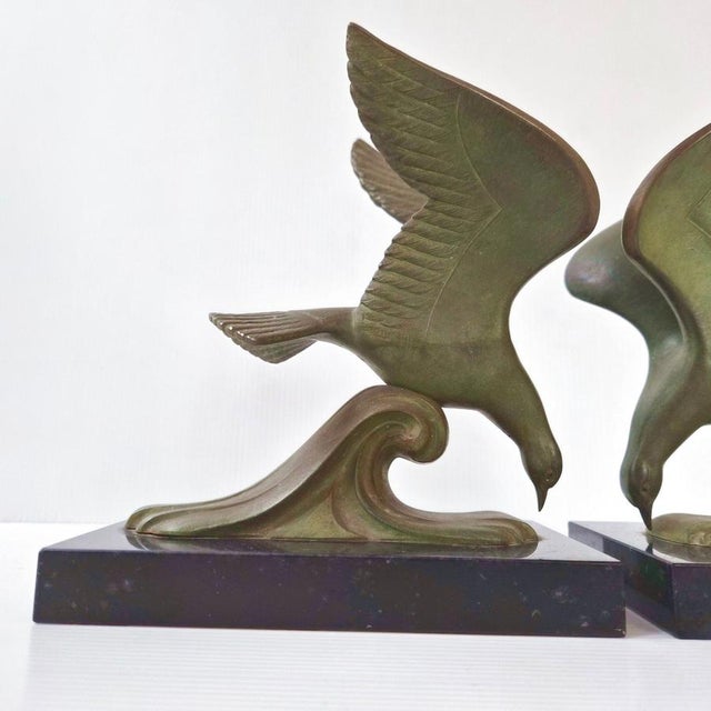 Vintage Seagull on a Wave Bookends in Marble and Metal, 1950s, Set of 2 For Sale - Image 3 of 15