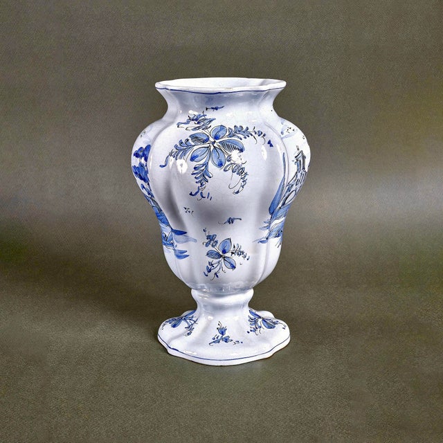 Italian Ceramic Hand-Painted Vase from Cantagalli, 1880s For Sale - Image 5 of 9
