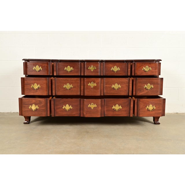 1980s Kindel Furniture Georgian Carved Solid Mahogany Block Front Triple Dresser For Sale - Image 5 of 18