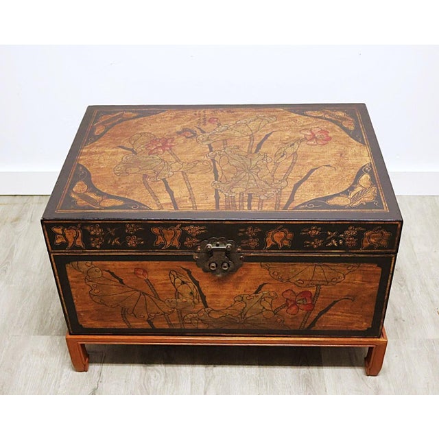Chinoiserie Early 20th Century Chinese Yangjiang Lacquered Leather Trunk Chest With Calligraphy For Sale - Image 3 of 15