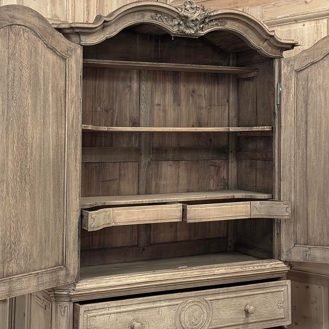18th Century Liégeois Régence Period Stripped Oak Linen Press For Sale - Image 17 of 18