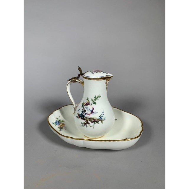 18th Century 18th Century Covered Sèvres Porcelain Water Jug ​​and Basin For Sale - Image 5 of 12