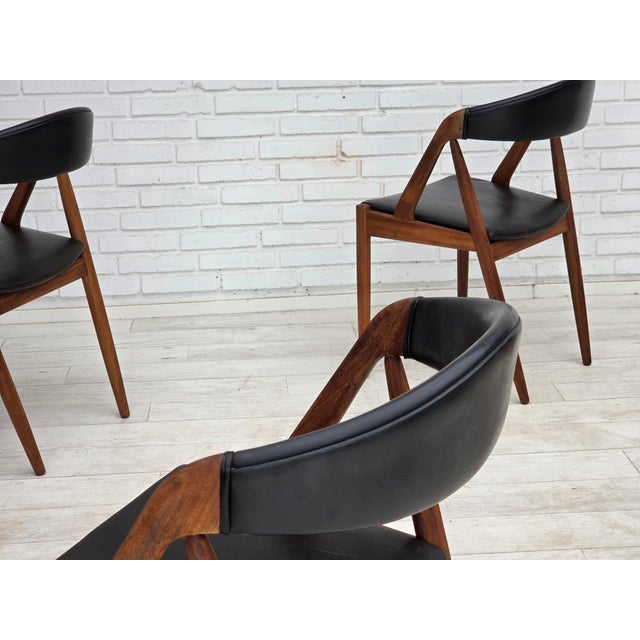 Danish Model 31 Armchairs in Leather and Teak by Kai Kristensen, 1960s, Set of 4 For Sale - Image 4 of 18