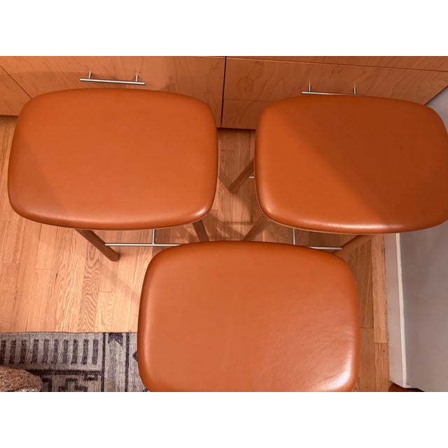 Møbel Copenhagen Cuba Bar Stools – Set of 3 – Solid Oak & Leather – Excellent Condition For Sale - Image 9 of 17