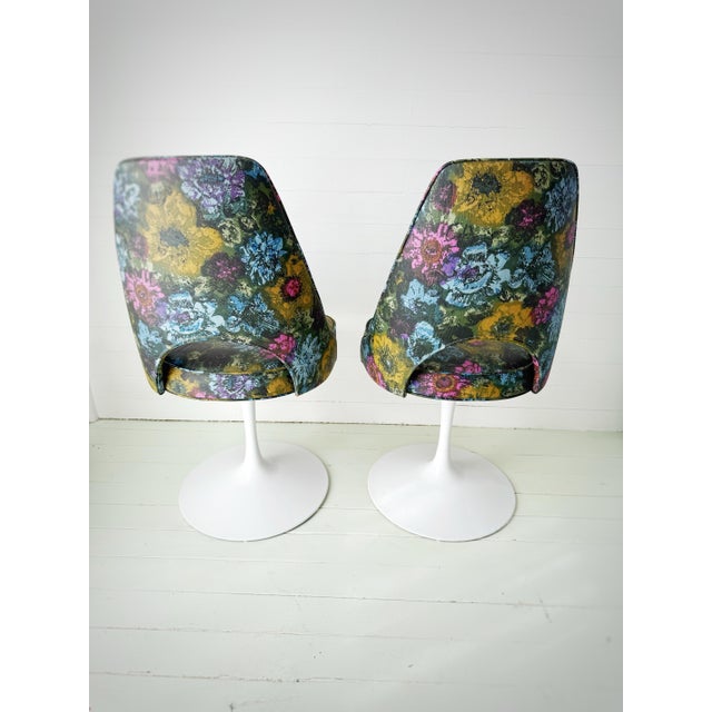Bring a vibrant touch of authentic 1970s design into your home with this striking pair of vintage Mid-Century Modern tulip...