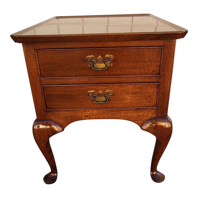Biggs Furniture Two-Drawer Queen Anne Mahogany Side Table Nightstand For Sale