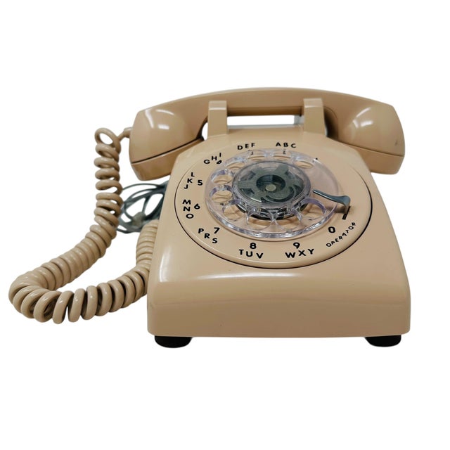 Own a piece of communication history with this beautiful, fully functional ITT Model 500 desk phone. Manufactured in...