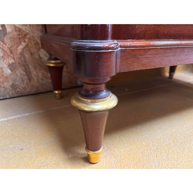 French Neoclassical Brass and Glass Display Cabinet in Mahogany by Maurice Hirsch, 1972 For Sale - Image 4 of 13