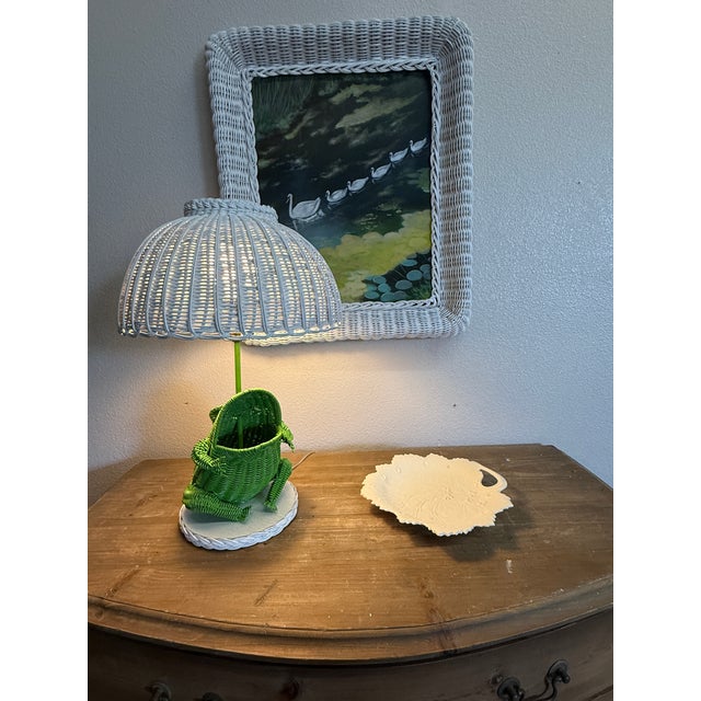 1970s Vintage Wicker Rattan Frog White and Green Table Lamp For Sale - Image 5 of 10