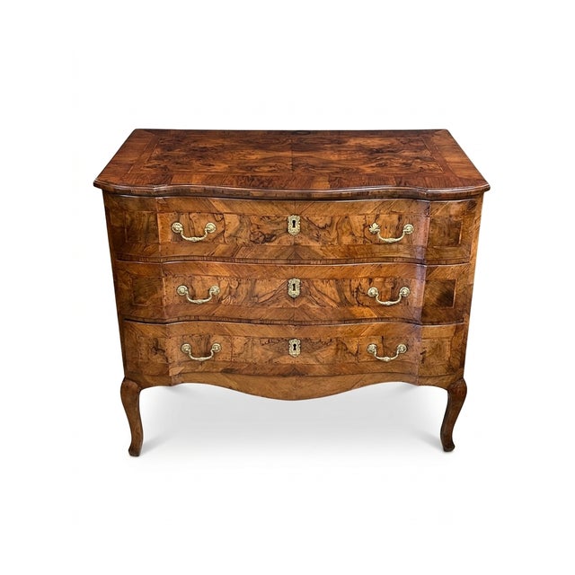Continental Rococo Style Burl Walnut Arbalète-Form 3-Drawer Commode For Sale In San Francisco - Image 6 of 9