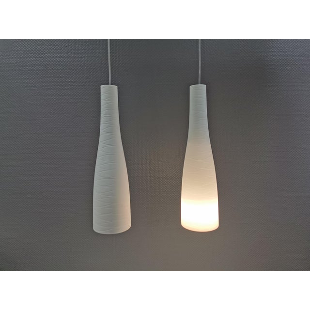 Handmade Pendants in Mouth-Blown White Murano Glass with Hand-Cut Grooves, Italy, 1990s, Set of 2 For Sale - Image 3 of 14