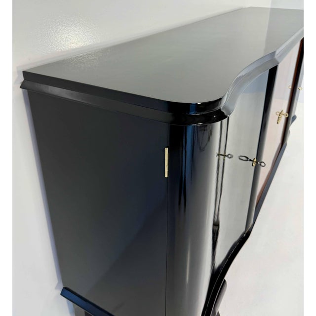 French Art Deco Black Lacquered and Inlaid Walnut Sideboard in the style of Jules Leleu, 1940s For Sale - Image 6 of 15
