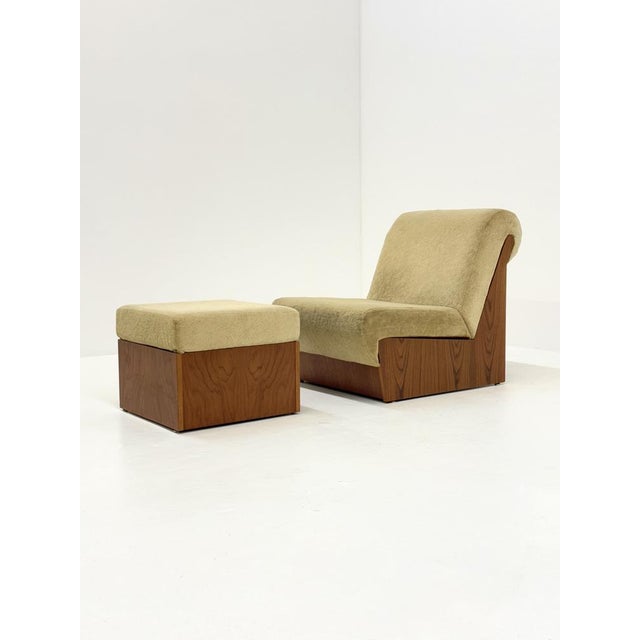 Set of Mid-Century Armchair and Ottoman in Wood and Beige Upholstery, 1970s For Sale - Image 4 of 18