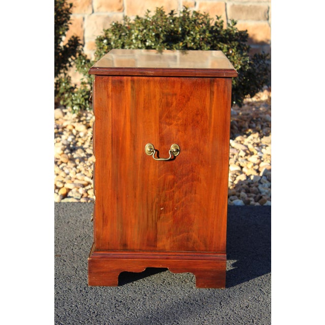 Wood 1980s Henkel-Harris Mahogany Nightstand For Sale - Image 7 of 18