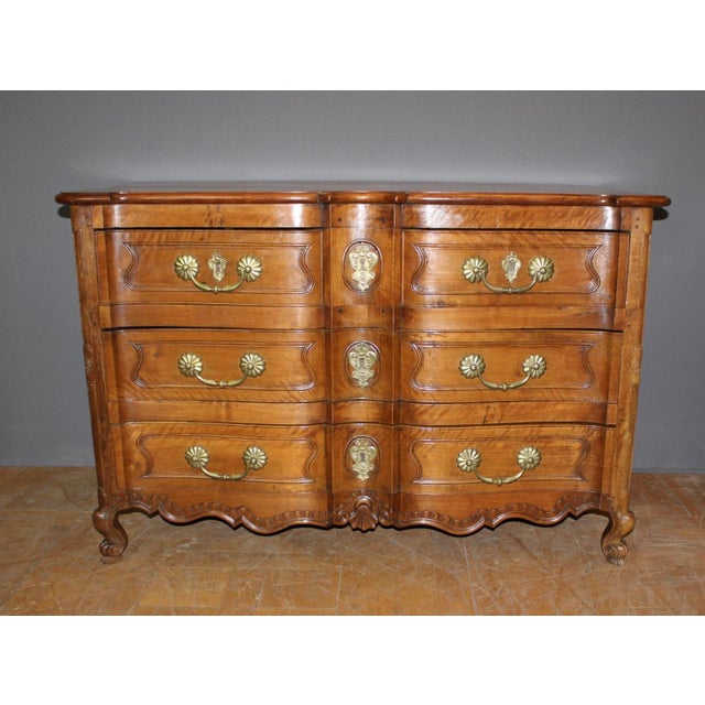 Louis XV Style Commode in Walnut and Cherry Wood, 1700s For Sale - Image 13 of 17