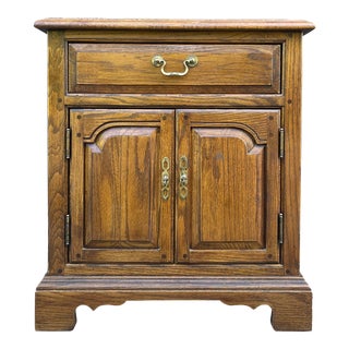 1990s Ethan Allen Canterbury Collection Chippendale Oak Nightstand or Chairside Chest (28-5316) For Sale