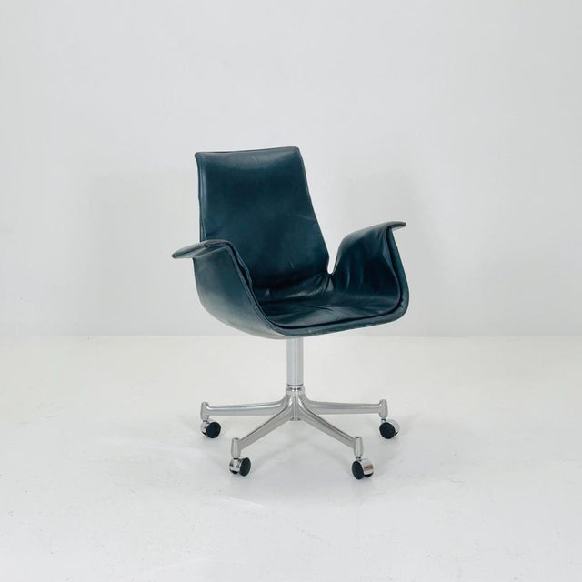 Contemporary Mid-Century Dark Green Model 6727 Tulip Desk Chair by Preben Fabricius & Jørgen Kastholm for Walter Knoll, 1960s For Sale - Image 3 of 12