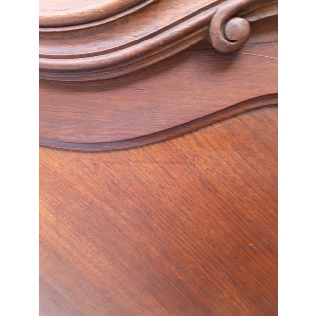 Antique French Louis XV Walnut Bed – Rococo Carved Queen Adaptable Circa 1900s For Sale - Image 11 of 18
