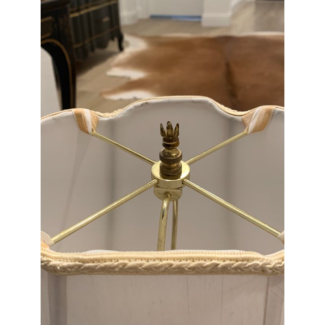 This is a vintage Hollywood Regency style acanthus leaves table lamp, often attributed to manufacturers like Frederick...