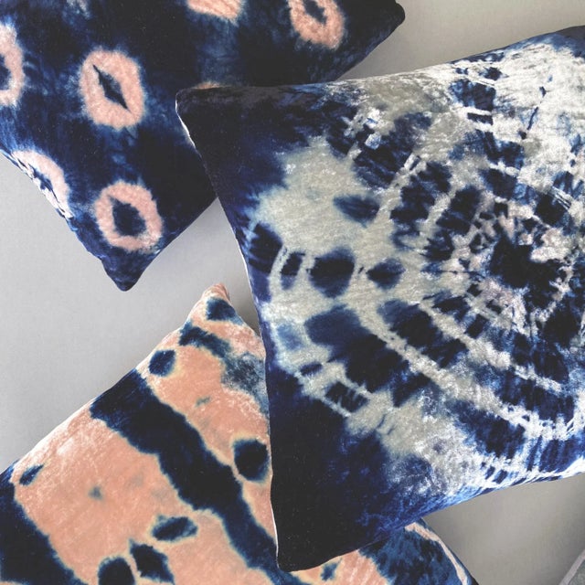 Abstract Rousseau Hand Dyed Silk Velvet Pillow, Silver Gray & Indigo Blue Halo Abstract Pattern For Sale - Image 3 of 5