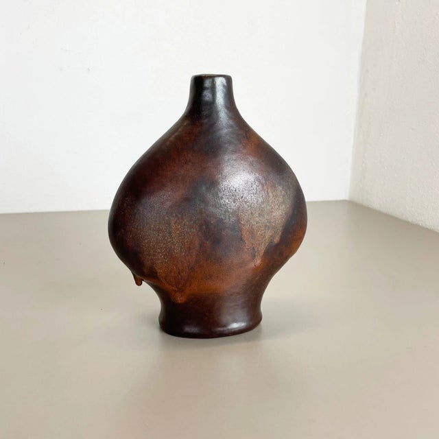 Ceramic pottery vase Origin: Germany Designer: Gerda Heukeroth Producer: Carstens Tönnieshof, Germany Decade: 1970s This...