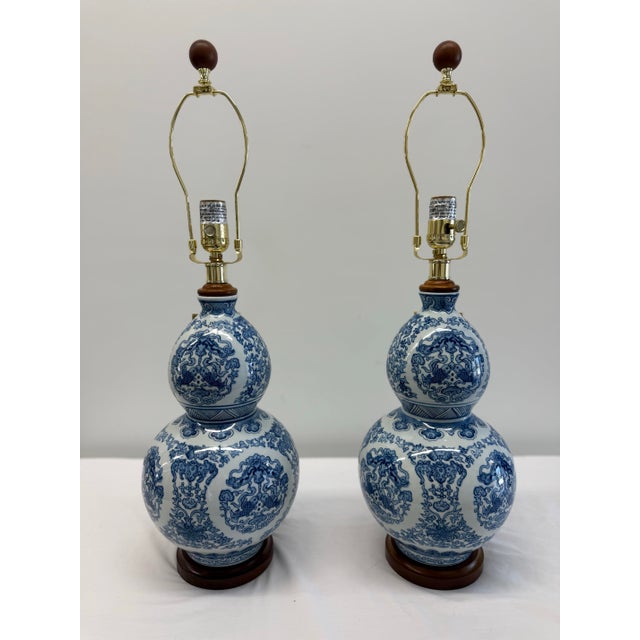 Ralph Lauren Home Late 20th Century Pair of Ralph Lauren Home Blue & White Porcelain Double Gourd Table Lamps With White/Blue Trim Shades For Sale - Image 4 of 11
