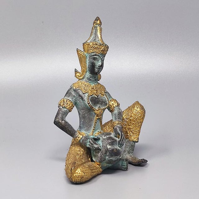 1940s gorgeous decorative statue in bronze. Thai deity. The item is in excellent condition. dimension: 4,33" w x 1,96 d x...