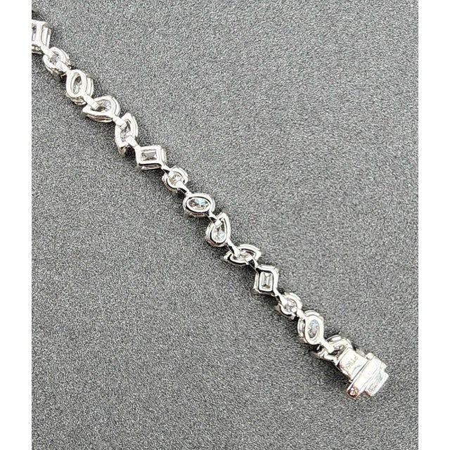 6.38 Ct Mixed Shape Diamond Tennis Bracelet For Sale In Chicago - Image 6 of 8