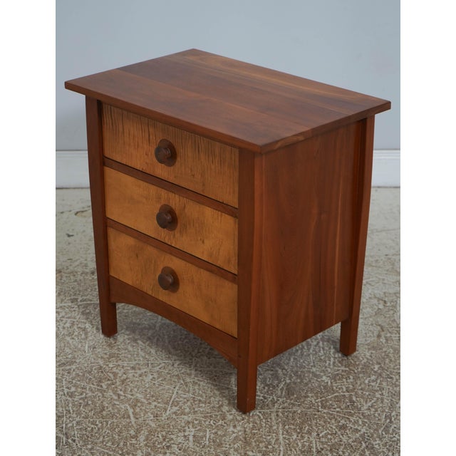 Arts & Crafts Pair of Stickley Harvey Ellis Cherry & Maple Nightstands For Sale - Image 3 of 18