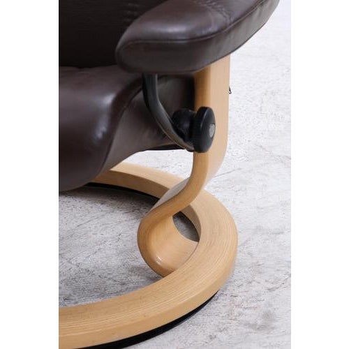 Set of Consul Recliner with Ottoman in Leather from Stressless For Sale - Image 17 of 18