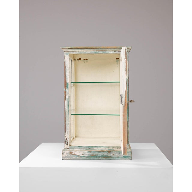 1900s French Wood White Patinated Small Vitrine For Sale - Image 16 of 18