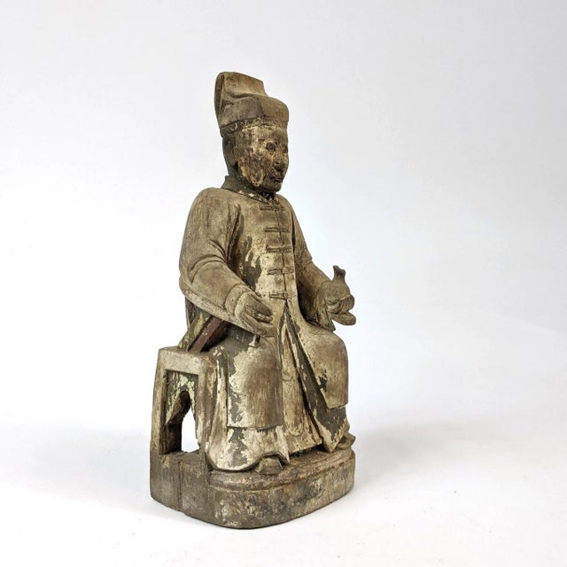18th Century Chinese Wooden Carving of an Ancestor For Sale - Image 4 of 8