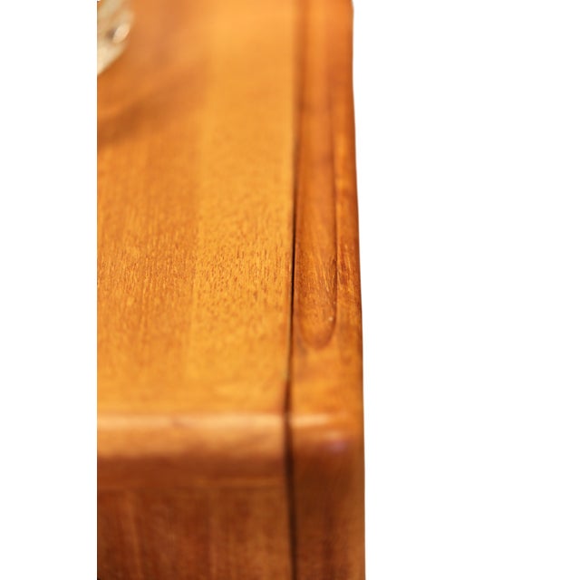 Dyrlund teak display cabinet, unusual model in a sought-after size! A very unusual cabinet with an expression and quality...