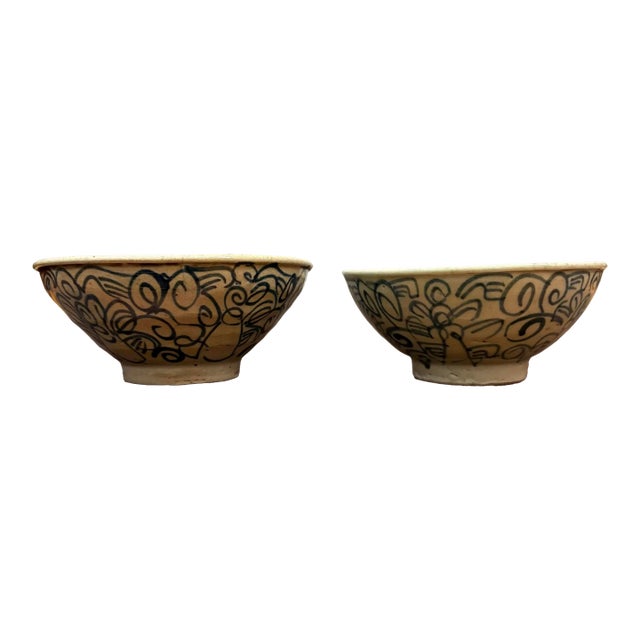 Pair of Hand-Painted Vietnamese Folk Pottery Bowls For Sale