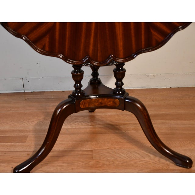 English 1930 English Flame Mahogany Tilt-Top Pie Crust Side Table End Table For Sale - Image 3 of 10
