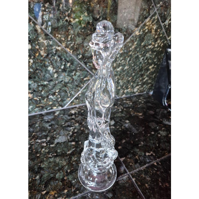 Chinese Vintage Hand-Carved Chinese Clear Rock Crystal Guanyin Sculpture (Jg) For Sale - Image 3 of 8