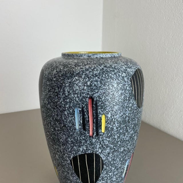 1960s Large Abstract Op Art Pottery Vase from Scheurich, Germany, 1960s For Sale - Image 5 of 18