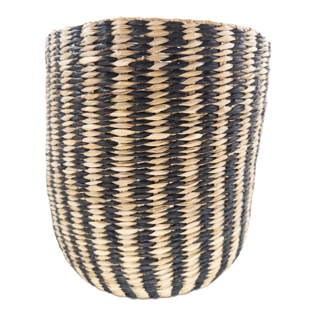Large Handwoven Vietnamese Seagrass Basket in Black & Natural Woven Pattern For Sale