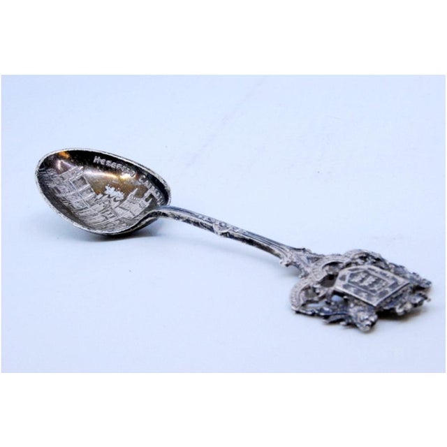 Silver Souvenir Spoon with Hereford Cathedral Shell and English Coat of Arms Handle For Sale - Image 5 of 10