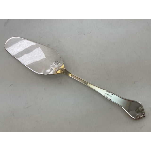 Silver 1980s Silver Pie/Cake Server, Chesterfield. For Sale - Image 8 of 17