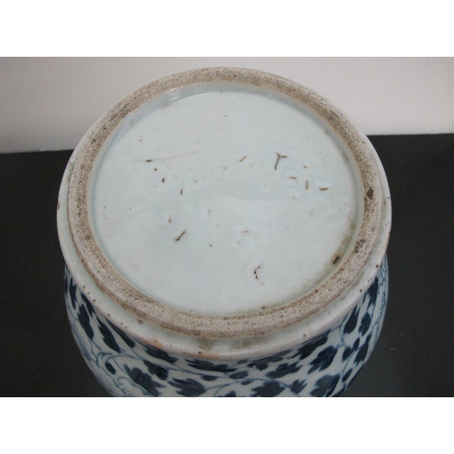 Chinese Qing Dynasty Blue & White Porcelain Flower Vines Cache Spittoon Pot For Sale In Portland, OR - Image 6 of 6