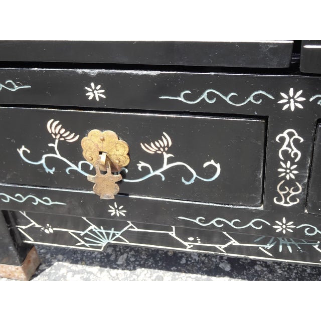 Vintage Chinese Asian Black Lacquer Chinoiserie Cabinet Side Table For Sale - Image 12 of 18