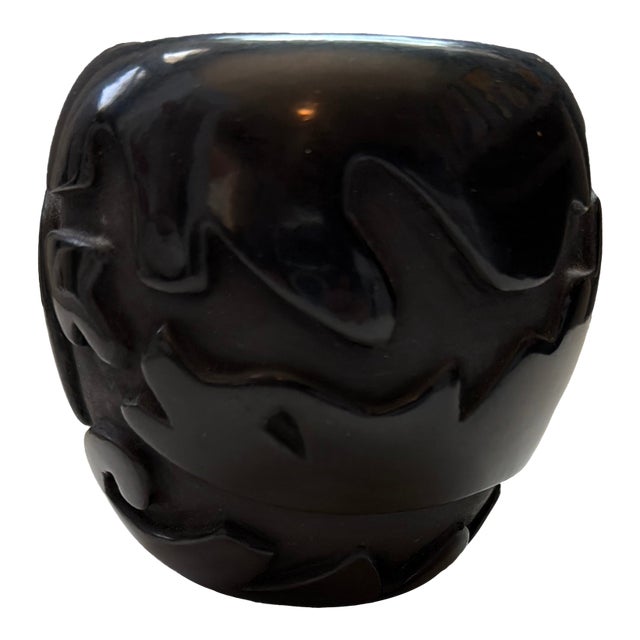 Vintage Black Santa Clara Pueblo Vase Signed by Billy Cain. For Sale